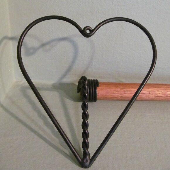 Vintage Home Interiors Metal & Wood Towel Holder Decor Metal Hearts Wooden Dowel - Picture 14 of 15